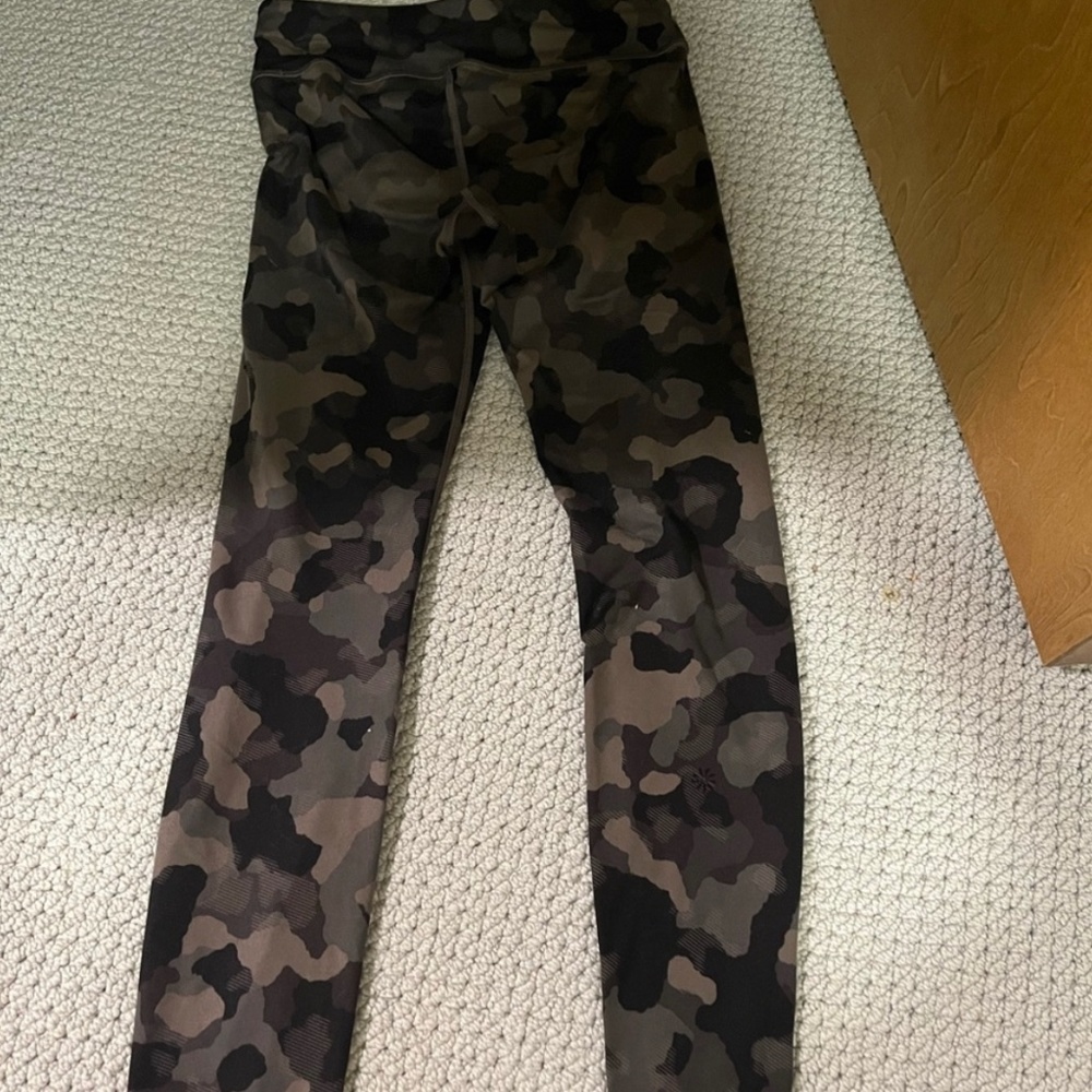 Athleta girl Camo leggings